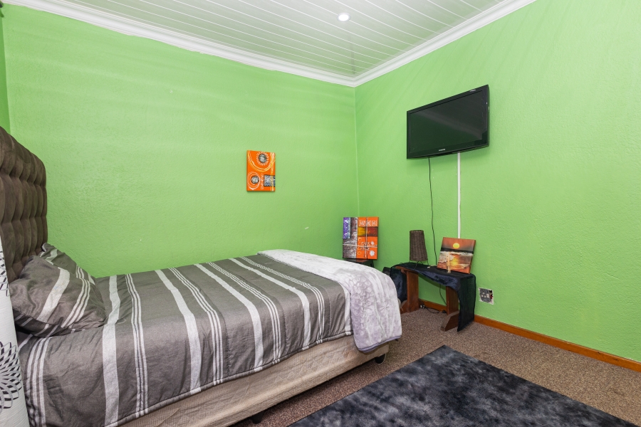 3 Bedroom Property for Sale in Peerless Park West Western Cape